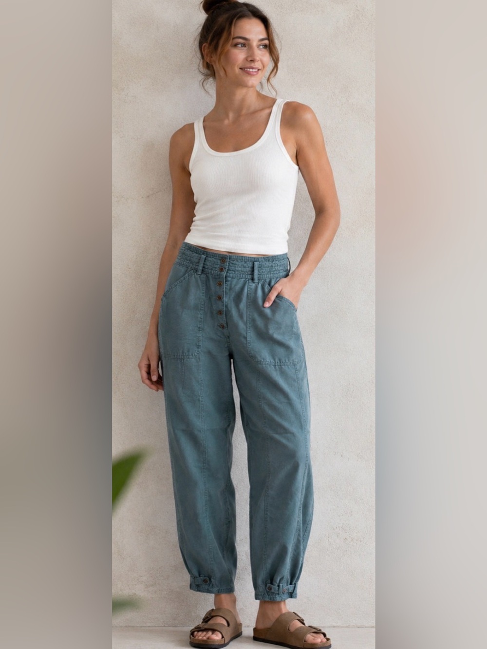 Moon River Size S Tencel Style Button-Front Pants
